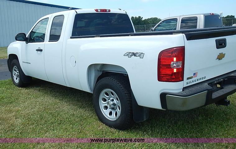image for item I3571 2009 Chevrolet Silverado 1500 Ext. Cab pickup truck