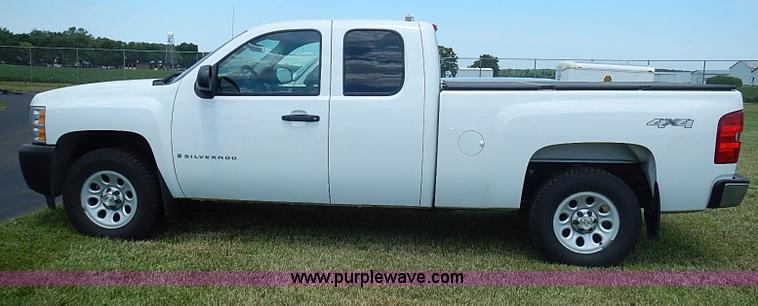 image for item I3571 2009 Chevrolet Silverado 1500 Ext. Cab pickup truck