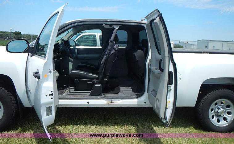 image for item I3571 2009 Chevrolet Silverado 1500 Ext. Cab pickup truck