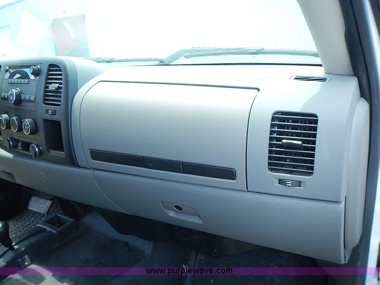 image for item I3571 2009 Chevrolet Silverado 1500 Ext. Cab pickup truck