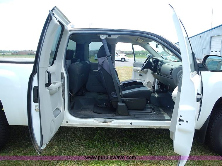 image for item I3571 2009 Chevrolet Silverado 1500 Ext. Cab pickup truck
