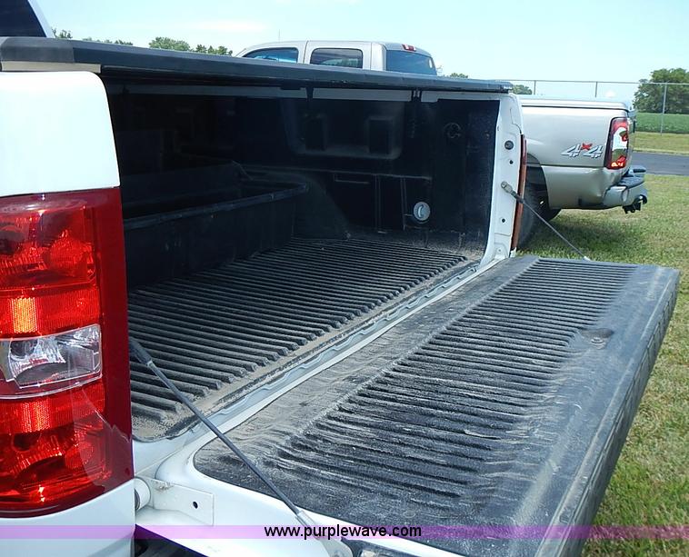 image for item I3571 2009 Chevrolet Silverado 1500 Ext. Cab pickup truck
