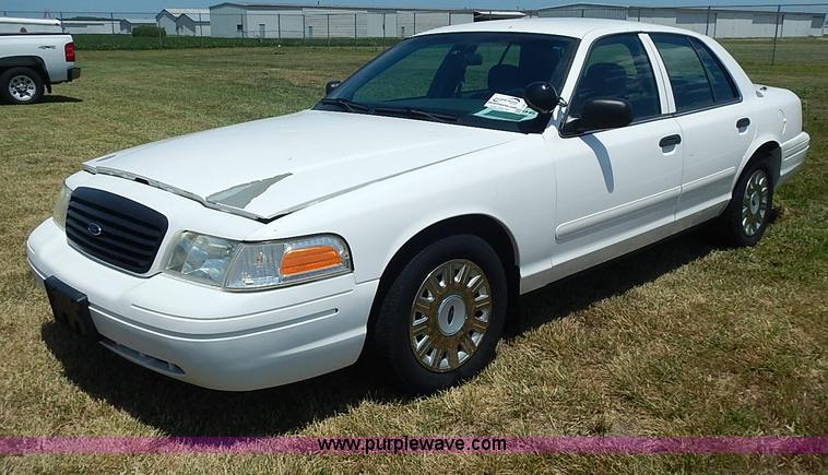 image for item I3572 2004 Ford Crown Victoria Police Interceptor