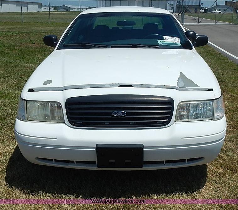 image for item I3572 2004 Ford Crown Victoria Police Interceptor