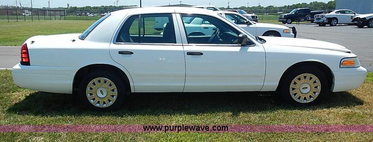 image for item I3572 2004 Ford Crown Victoria Police Interceptor