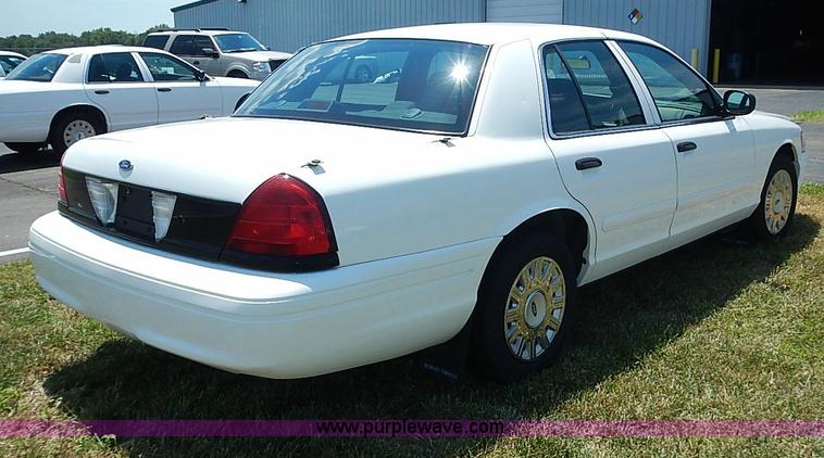 image for item I3572 2004 Ford Crown Victoria Police Interceptor