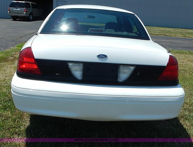 image for item I3572 2004 Ford Crown Victoria Police Interceptor