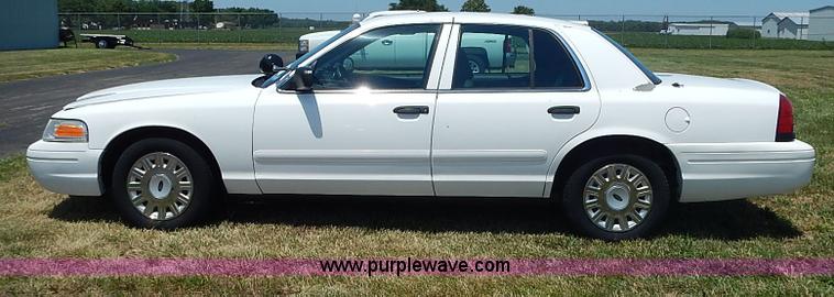 image for item I3572 2004 Ford Crown Victoria Police Interceptor