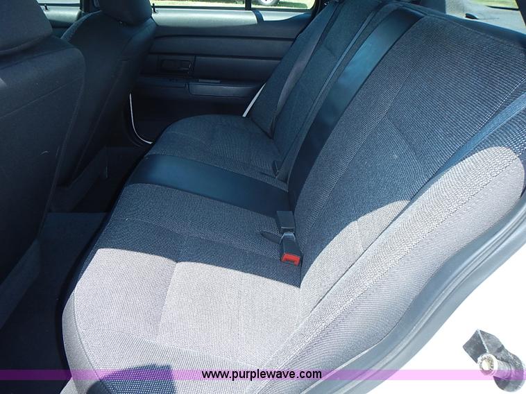 image for item I3572 2004 Ford Crown Victoria Police Interceptor