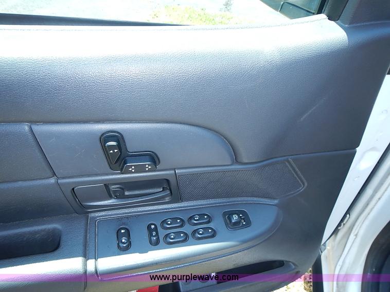 image for item I3572 2004 Ford Crown Victoria Police Interceptor