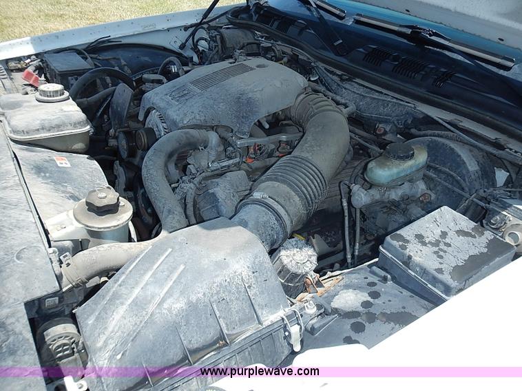 image for item I3572 2004 Ford Crown Victoria Police Interceptor