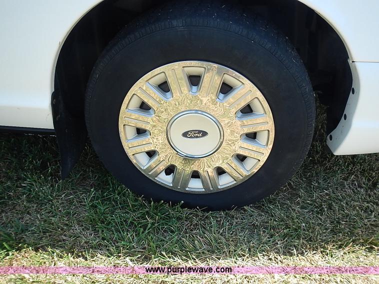 image for item I3572 2004 Ford Crown Victoria Police Interceptor