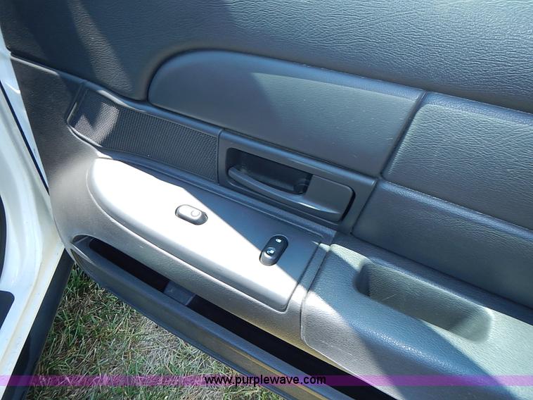 image for item I3572 2004 Ford Crown Victoria Police Interceptor
