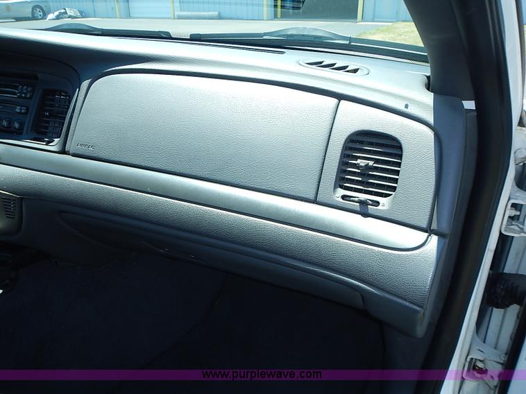 image for item I3572 2004 Ford Crown Victoria Police Interceptor