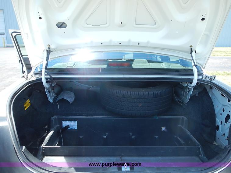 image for item I3572 2004 Ford Crown Victoria Police Interceptor