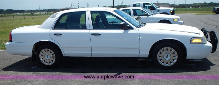 image for item I3573 2003 Ford Crown Victoria Police Interceptor