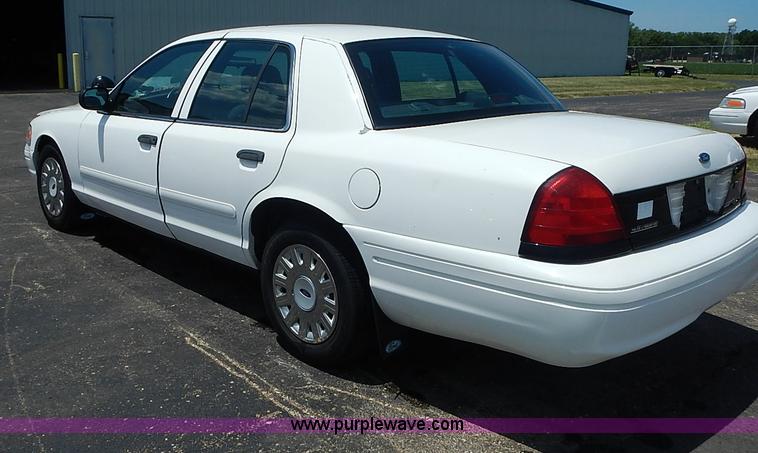 image for item I3573 2003 Ford Crown Victoria Police Interceptor