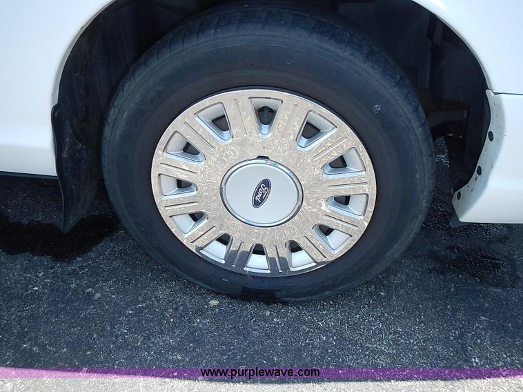 image for item I3573 2003 Ford Crown Victoria Police Interceptor