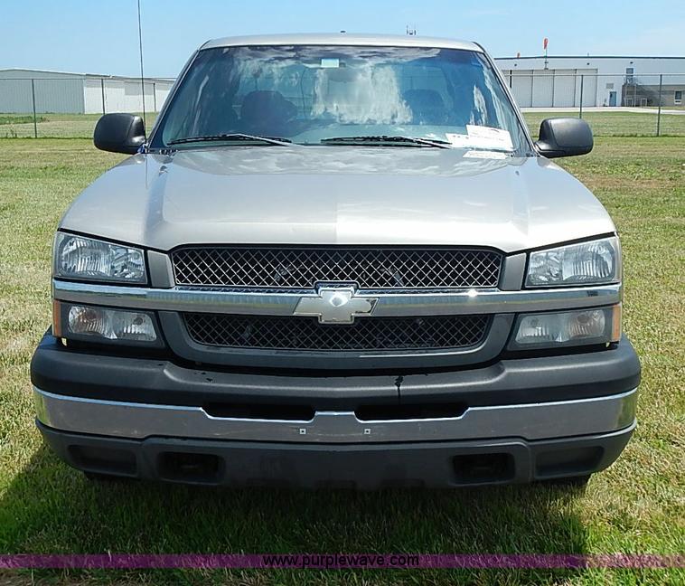 image for item I3574 2003 Chevrolet Silverado 1500 pickup truck