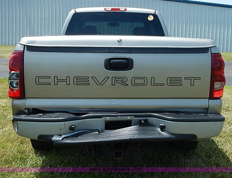 image for item I3574 2003 Chevrolet Silverado 1500 pickup truck