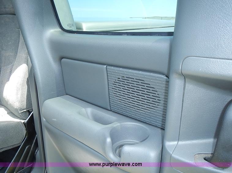 image for item I3574 2003 Chevrolet Silverado 1500 pickup truck