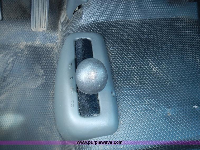 image for item I3574 2003 Chevrolet Silverado 1500 pickup truck