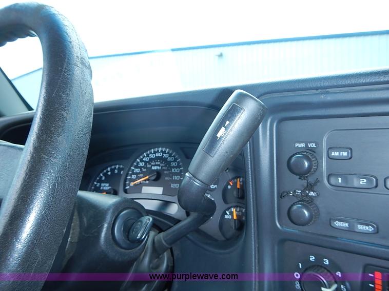 image for item I3574 2003 Chevrolet Silverado 1500 pickup truck