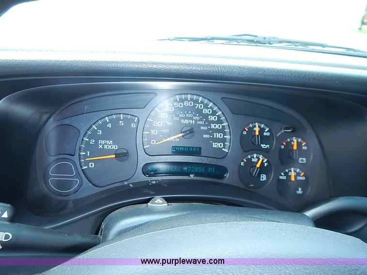 image for item I3574 2003 Chevrolet Silverado 1500 pickup truck