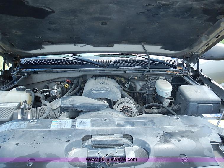 image for item I3574 2003 Chevrolet Silverado 1500 pickup truck