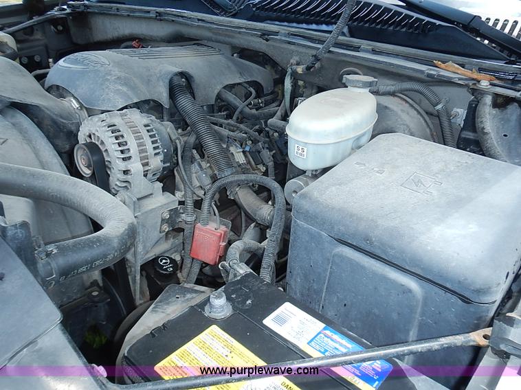 image for item I3574 2003 Chevrolet Silverado 1500 pickup truck