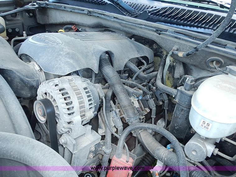 image for item I3574 2003 Chevrolet Silverado 1500 pickup truck