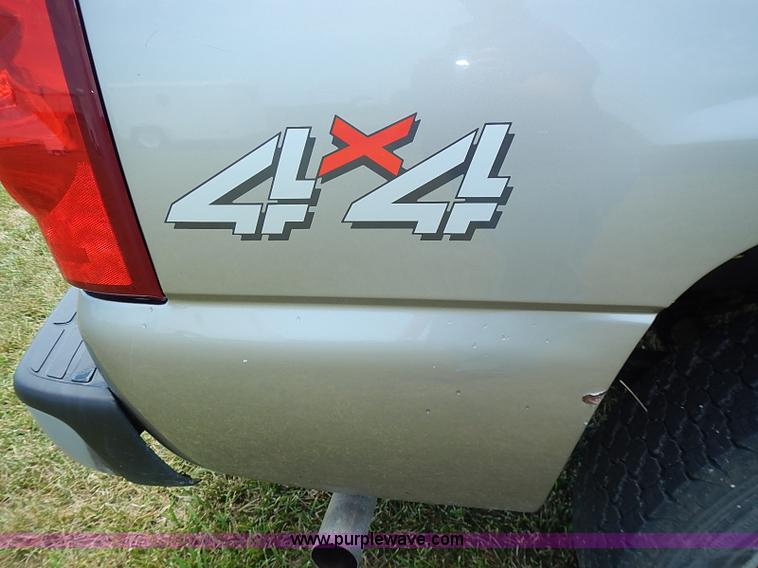 image for item I3574 2003 Chevrolet Silverado 1500 pickup truck