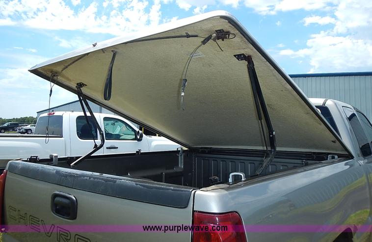 image for item I3574 2003 Chevrolet Silverado 1500 pickup truck