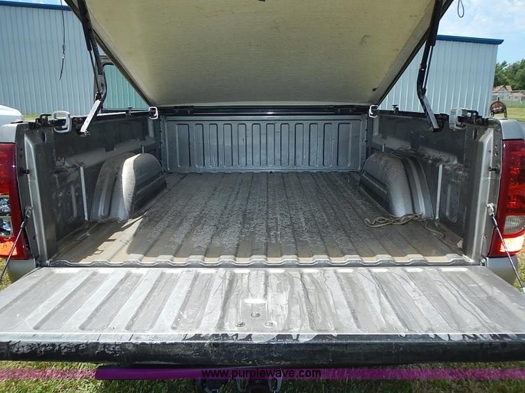 image for item I3574 2003 Chevrolet Silverado 1500 pickup truck