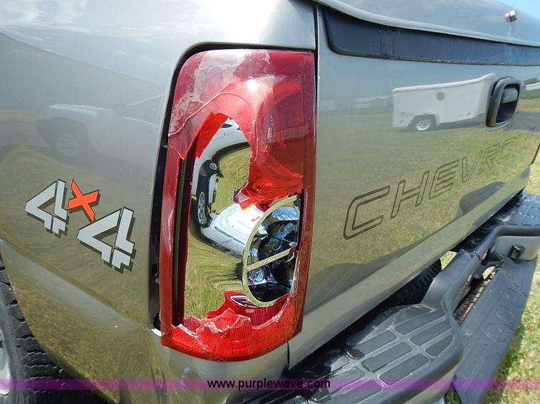 image for item I3574 2003 Chevrolet Silverado 1500 pickup truck