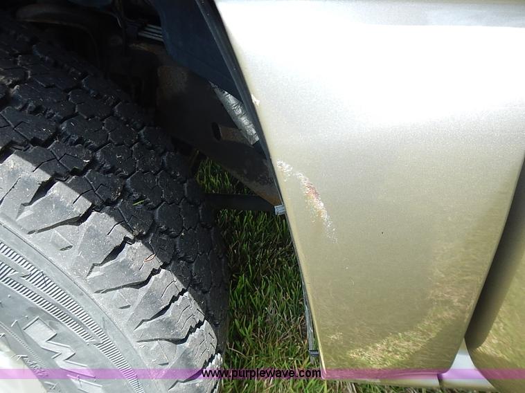 image for item I3574 2003 Chevrolet Silverado 1500 pickup truck