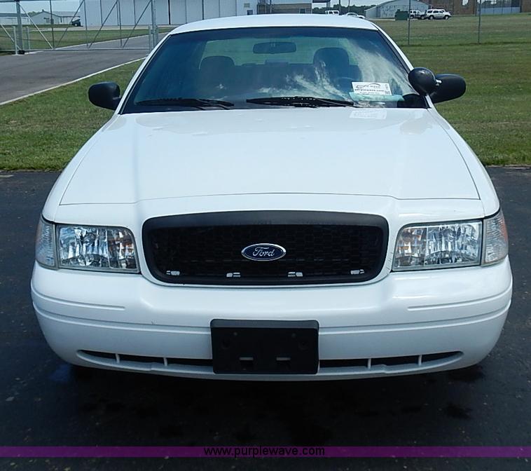image for item I3575 2010 Ford Crown Victoria Police Interceptor
