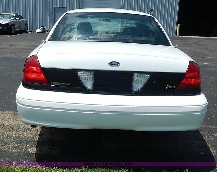 image for item I3575 2010 Ford Crown Victoria Police Interceptor