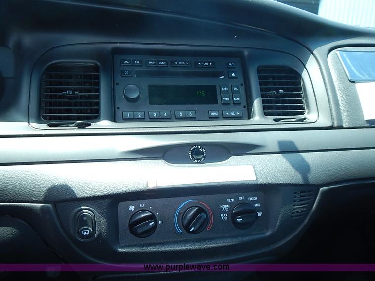 image for item I3575 2010 Ford Crown Victoria Police Interceptor