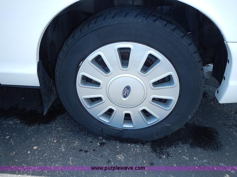 image for item I3575 2010 Ford Crown Victoria Police Interceptor