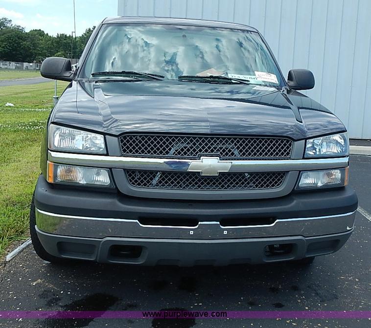 image for item I3576 2004 Chevrolet Silverado 1500 Ext. Cab pickup truck