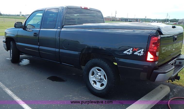 image for item I3576 2004 Chevrolet Silverado 1500 Ext. Cab pickup truck