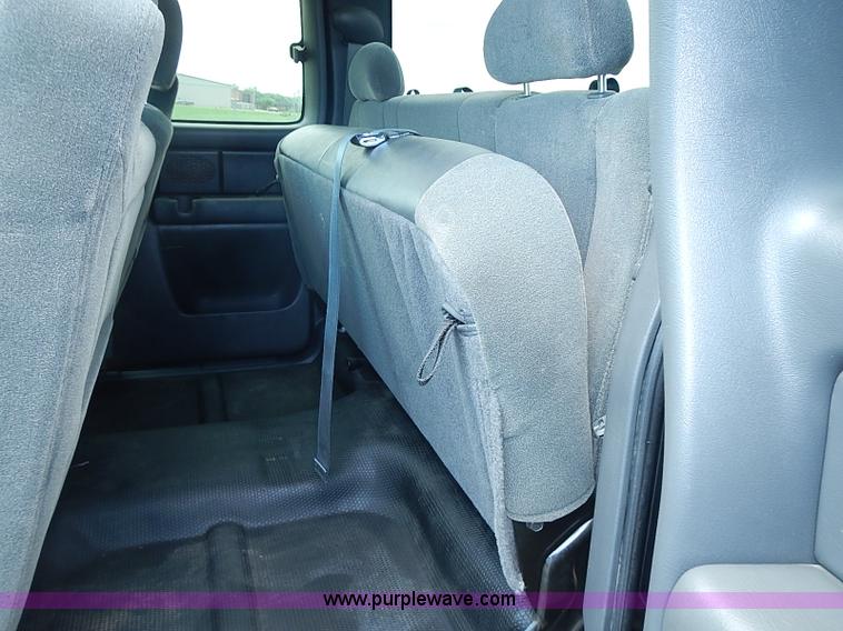 image for item I3576 2004 Chevrolet Silverado 1500 Ext. Cab pickup truck