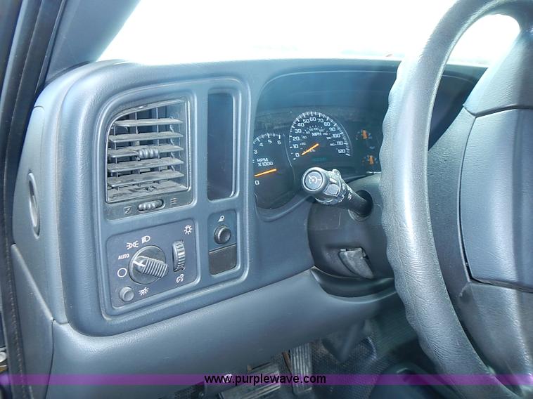 image for item I3576 2004 Chevrolet Silverado 1500 Ext. Cab pickup truck