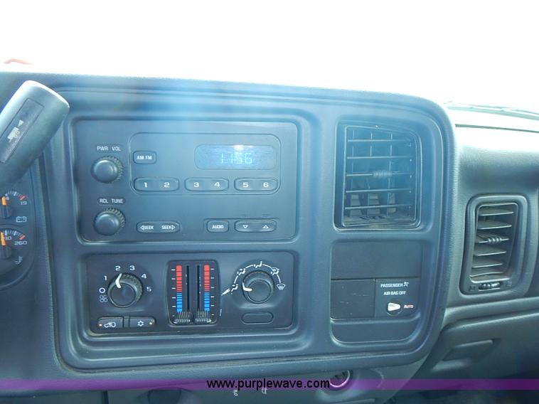 image for item I3576 2004 Chevrolet Silverado 1500 Ext. Cab pickup truck