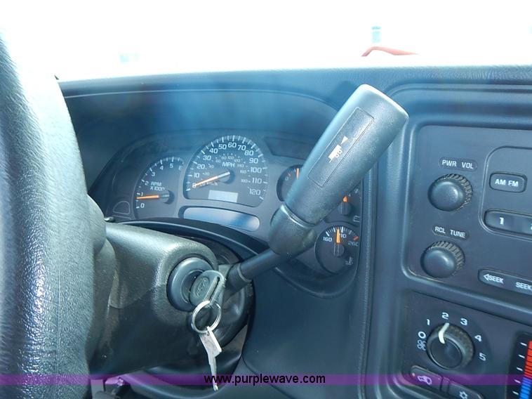 image for item I3576 2004 Chevrolet Silverado 1500 Ext. Cab pickup truck