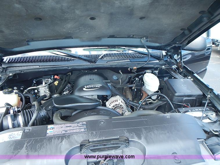 image for item I3576 2004 Chevrolet Silverado 1500 Ext. Cab pickup truck