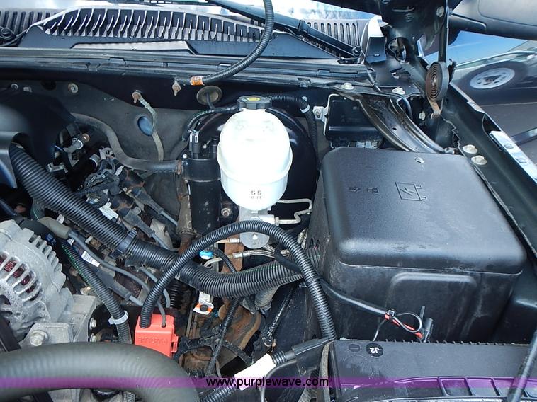 image for item I3576 2004 Chevrolet Silverado 1500 Ext. Cab pickup truck