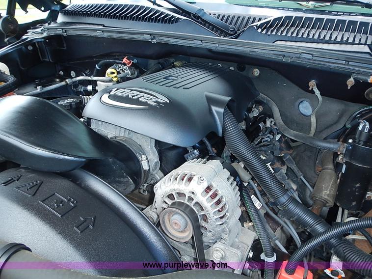 image for item I3576 2004 Chevrolet Silverado 1500 Ext. Cab pickup truck