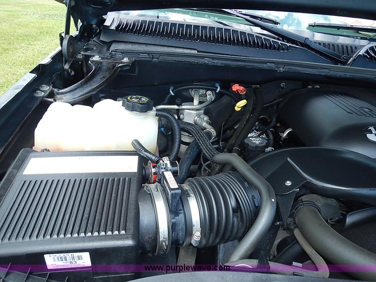 image for item I3576 2004 Chevrolet Silverado 1500 Ext. Cab pickup truck